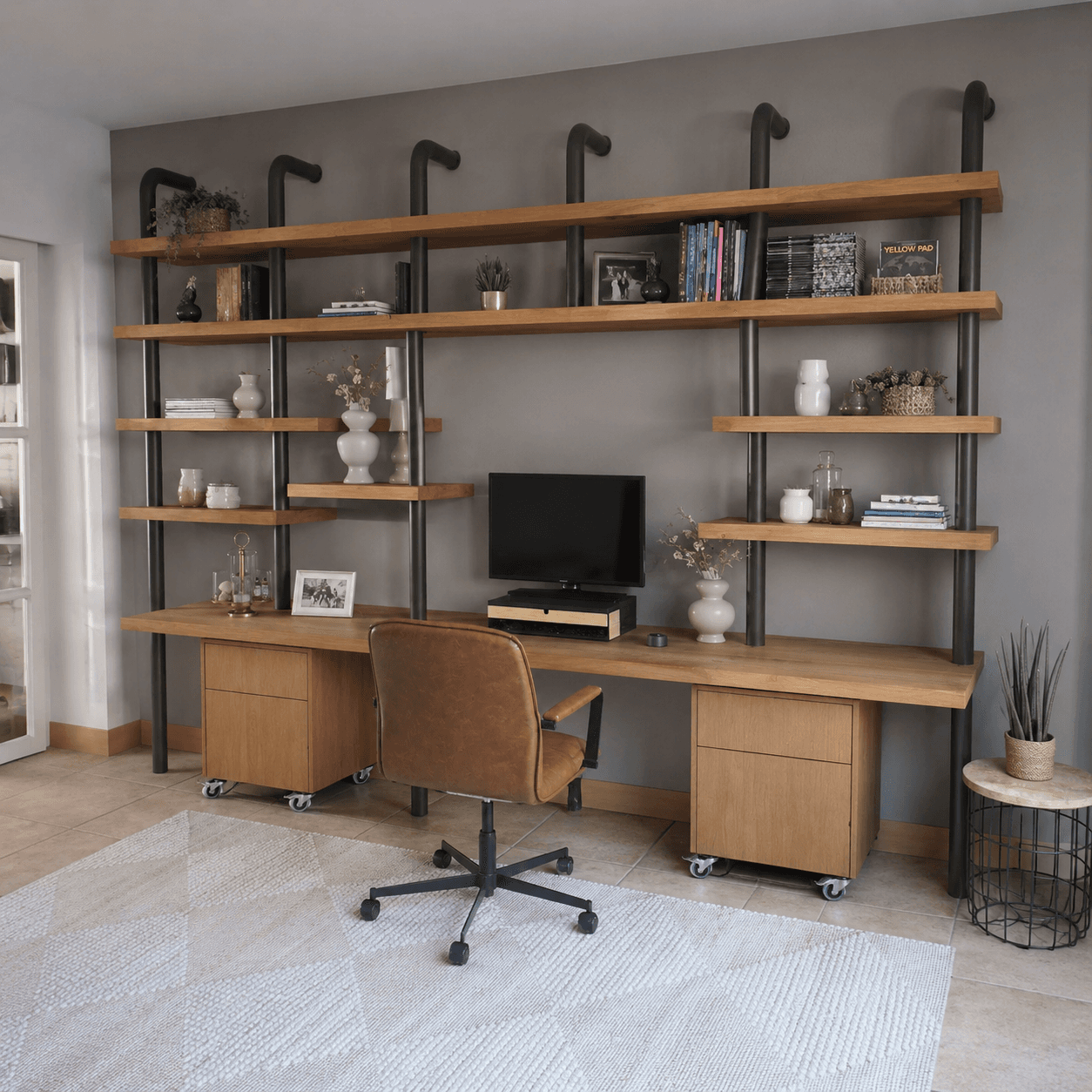 Gerealiseerd COMVIE bureau en wandmeubel van eikenhout en zwart staal
